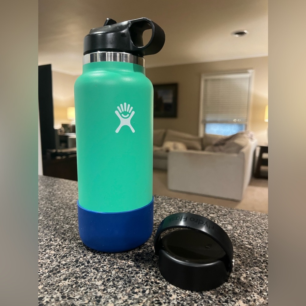 Hydroflask - Picture 3 of 3